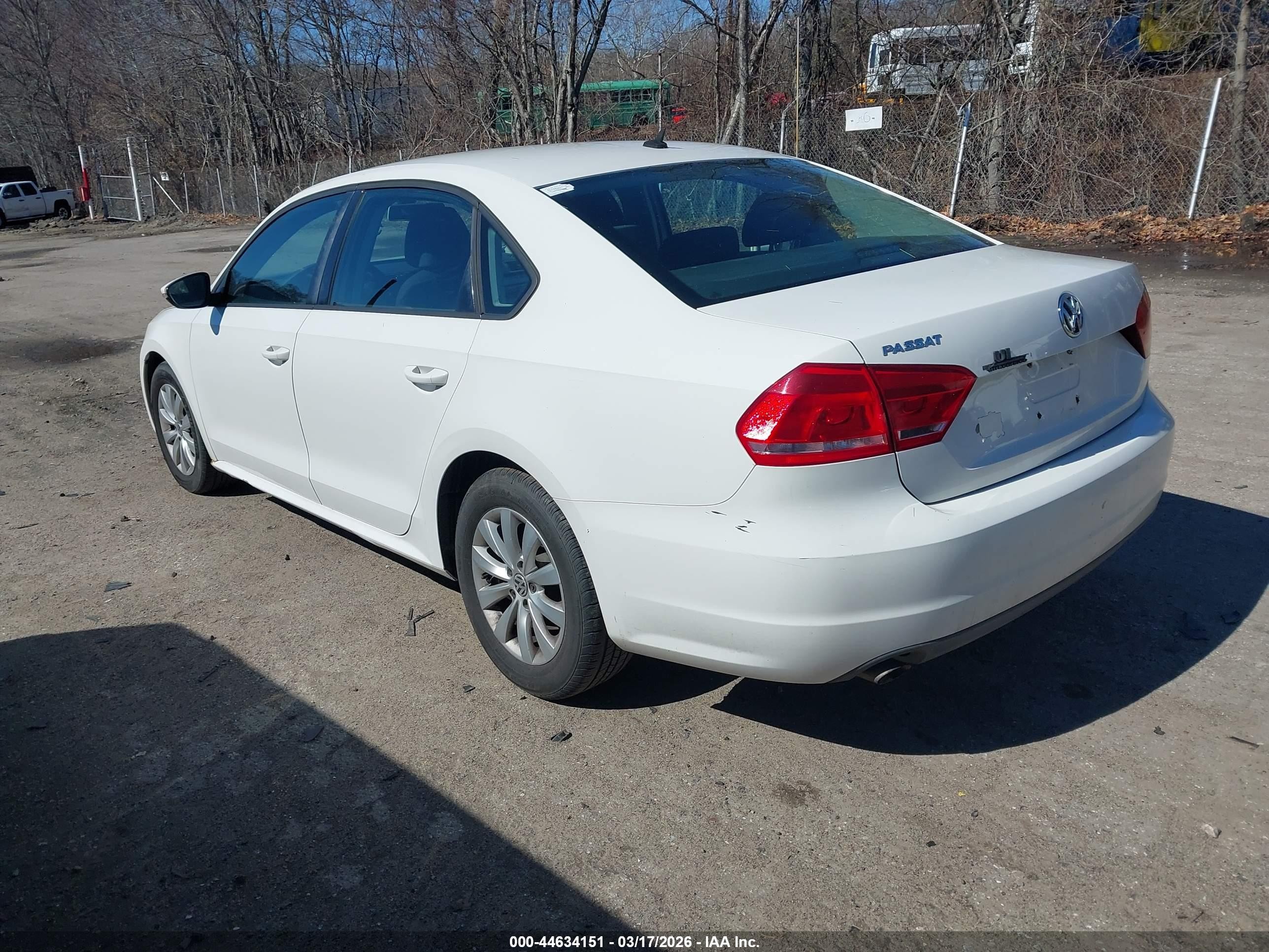 2012 Volkswagen Passat 2.5l S White vin: 1VWAP7A31CC027919