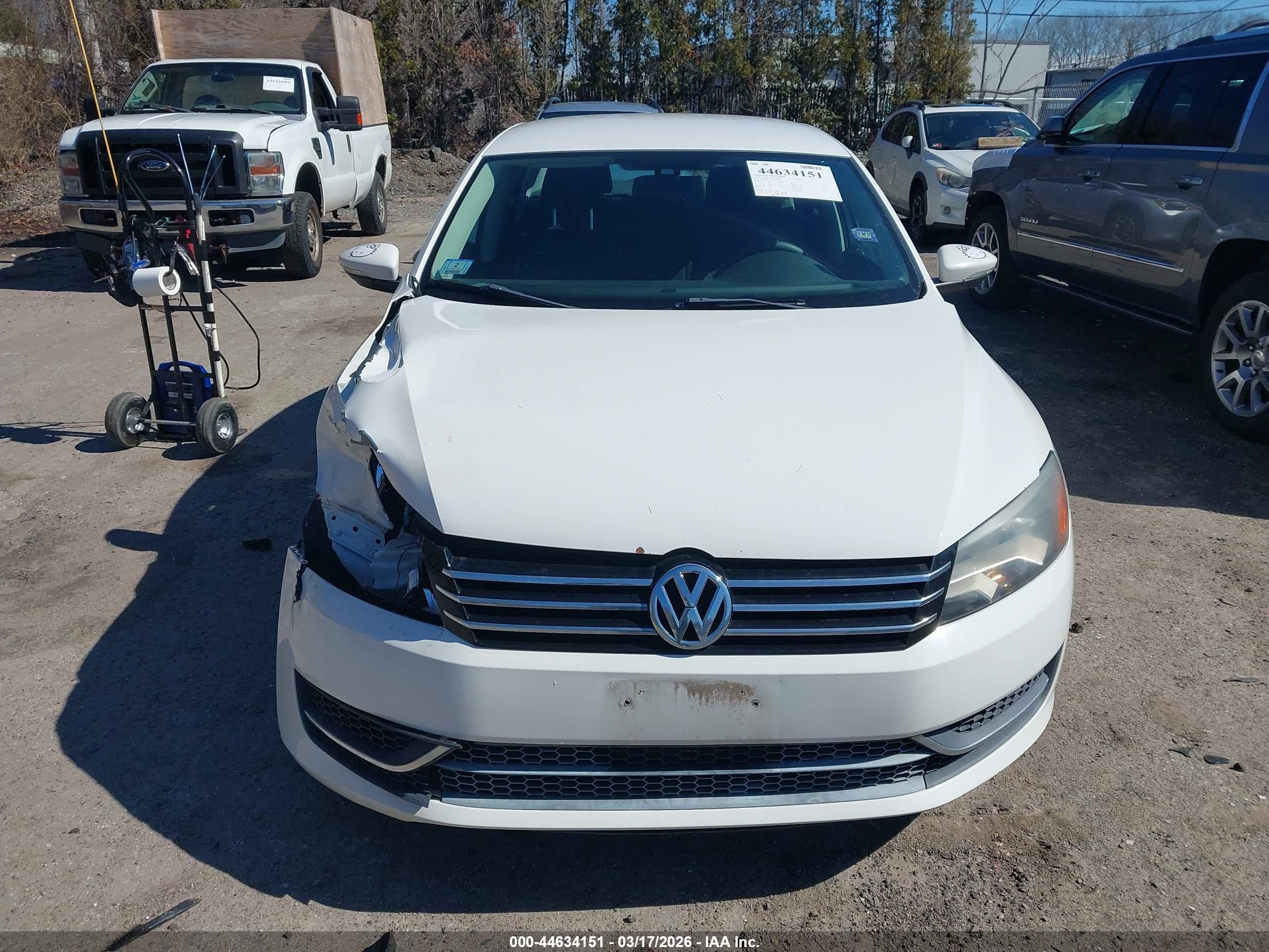 2012 Volkswagen Passat 2.5l S White vin: 1VWAP7A31CC027919