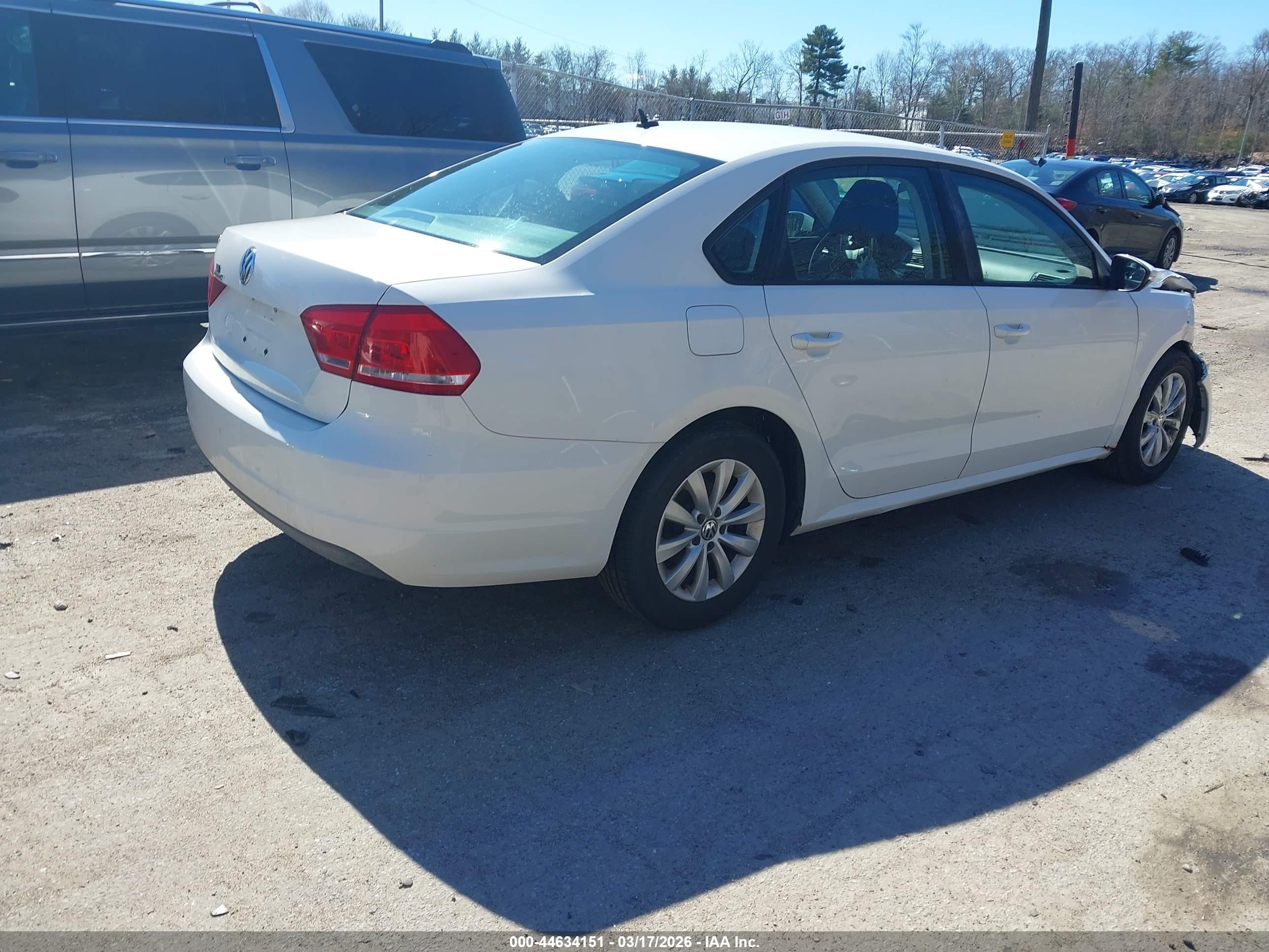 2012 Volkswagen Passat 2.5l S White vin: 1VWAP7A31CC027919