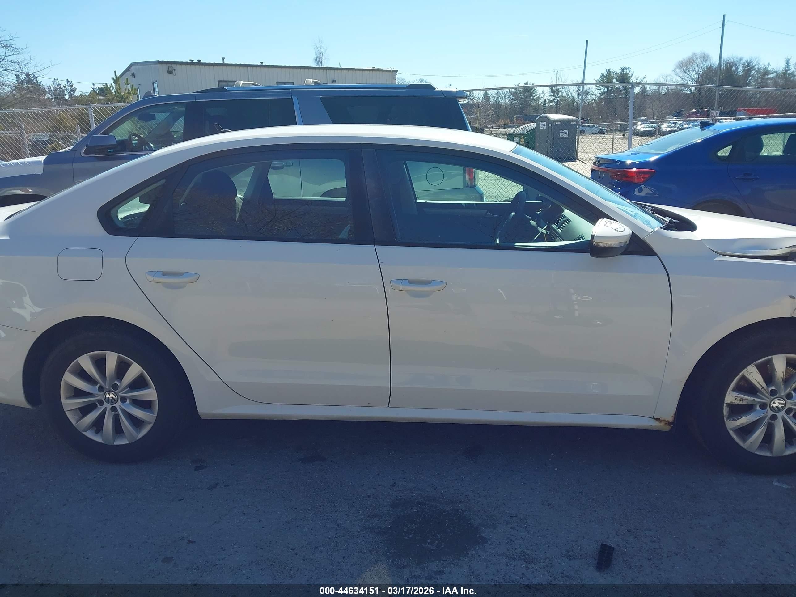 2012 Volkswagen Passat 2.5l S White vin: 1VWAP7A31CC027919
