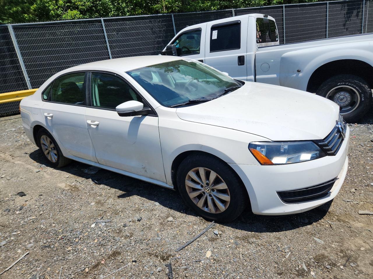 2013 Volkswagen Passat S Белый vin: 1VWAP7A31DC021166