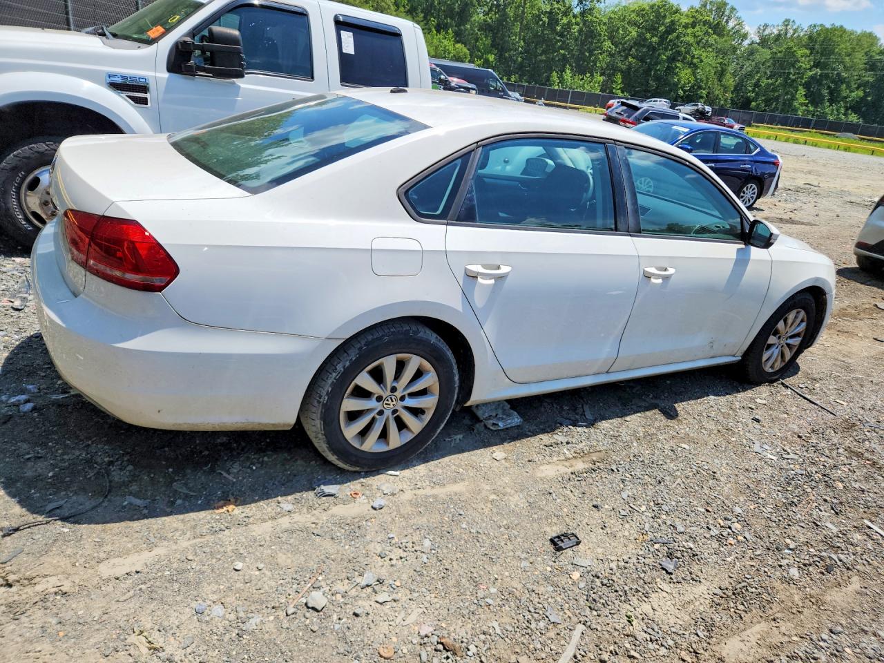 2013 Volkswagen Passat S Белый vin: 1VWAP7A31DC021166