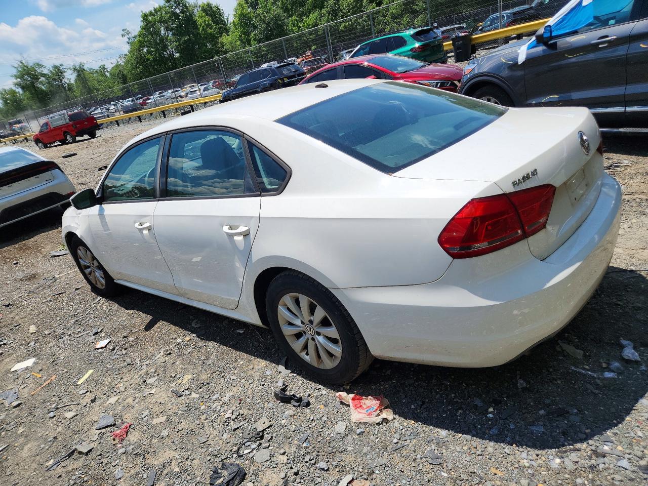 2013 Volkswagen Passat S Белый vin: 1VWAP7A31DC021166