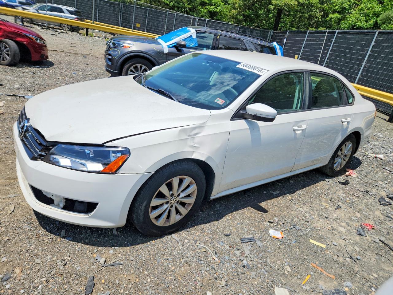 2013 Volkswagen Passat S White vin: 1VWAP7A31DC021166