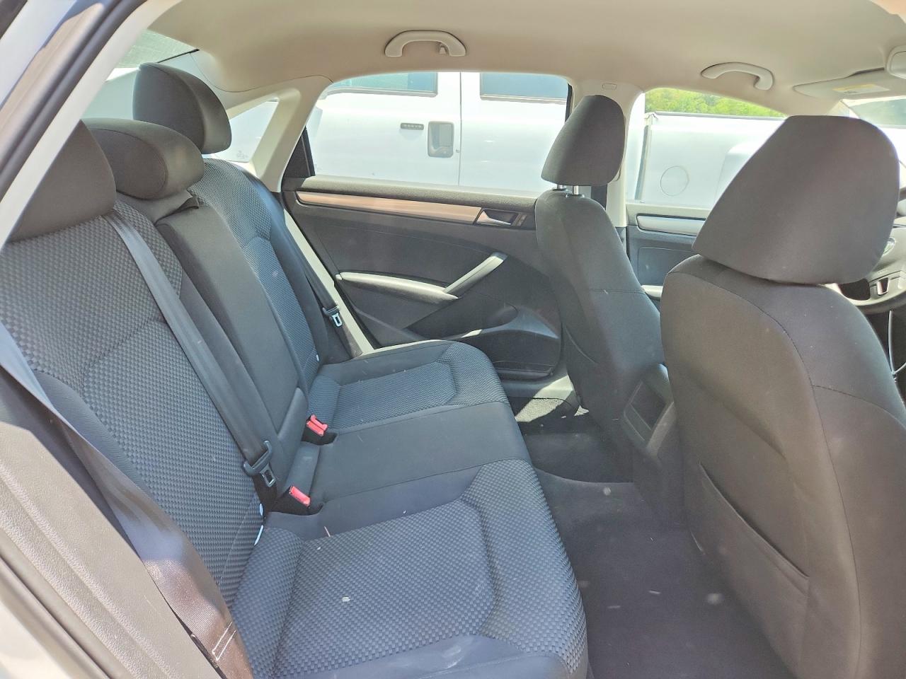 2013 Volkswagen Passat S Белый vin: 1VWAP7A31DC021166