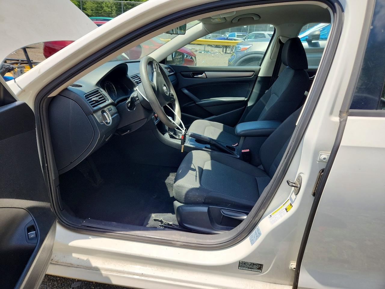 2013 Volkswagen Passat S Белый vin: 1VWAP7A31DC021166