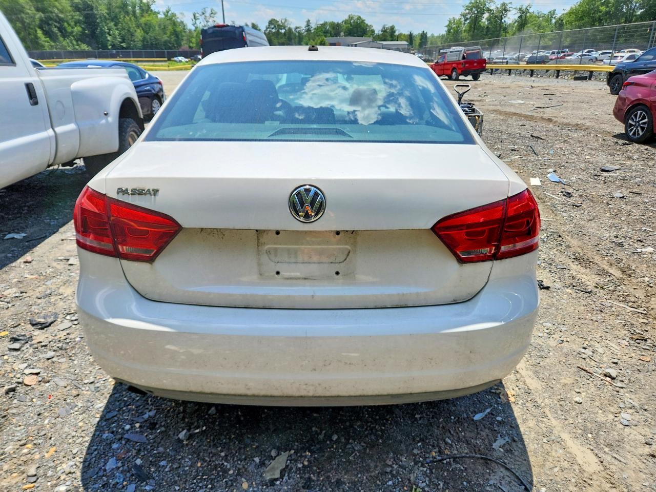 2013 Volkswagen Passat S Белый vin: 1VWAP7A31DC021166