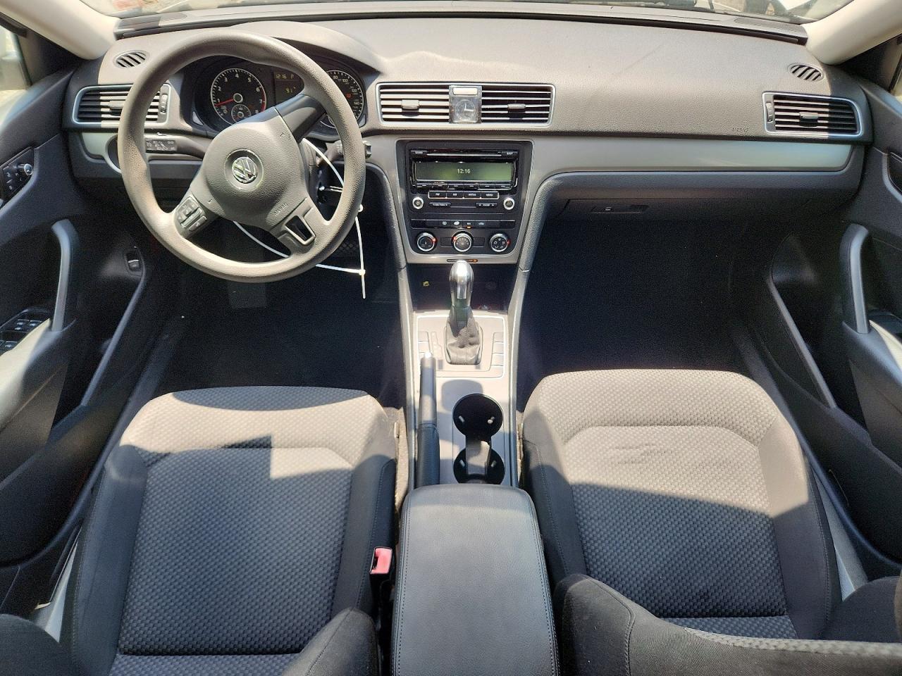 2013 Volkswagen Passat S Белый vin: 1VWAP7A31DC021166
