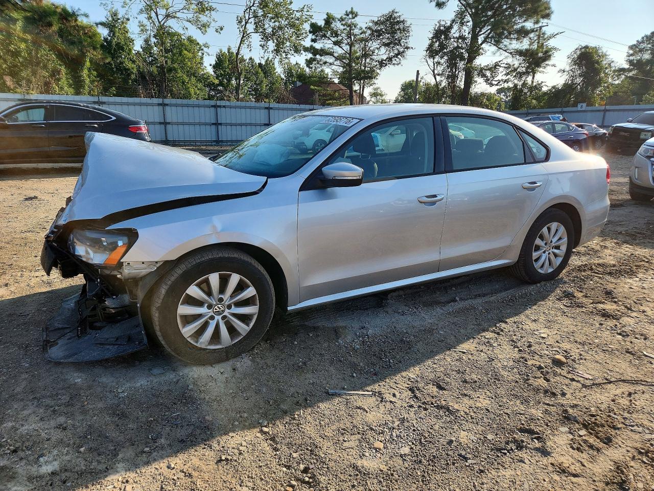 2013 Volkswagen Passat S Серебряный vin: 1VWAP7A31DC030840