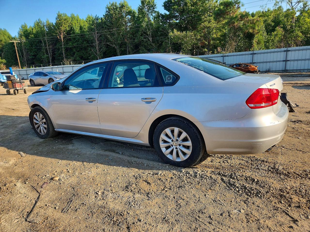 2013 Volkswagen Passat S Серебряный vin: 1VWAP7A31DC030840