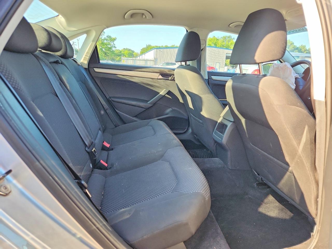 2013 Volkswagen Passat S Серебряный vin: 1VWAP7A31DC030840
