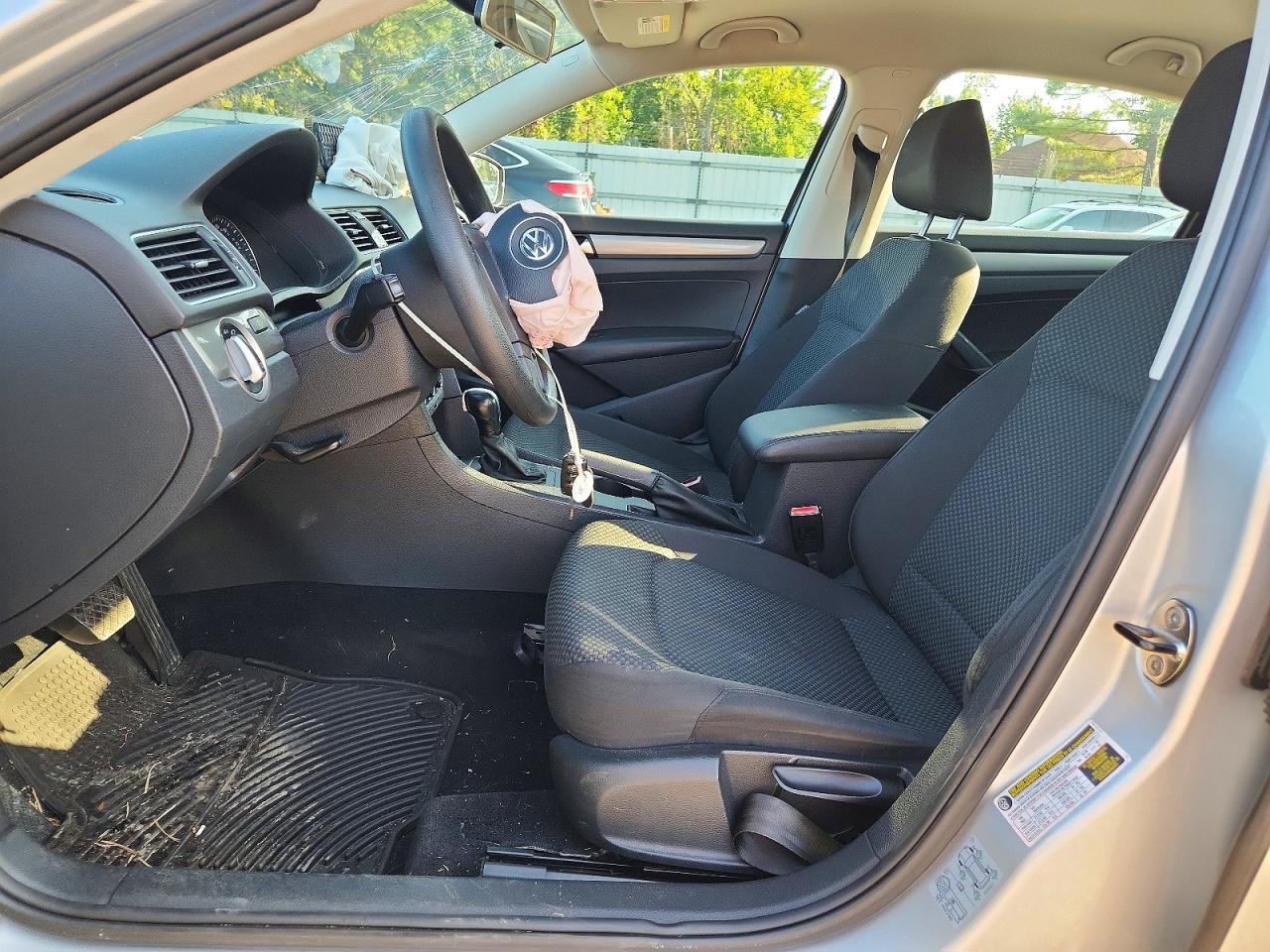 2013 Volkswagen Passat S Серебряный vin: 1VWAP7A31DC030840