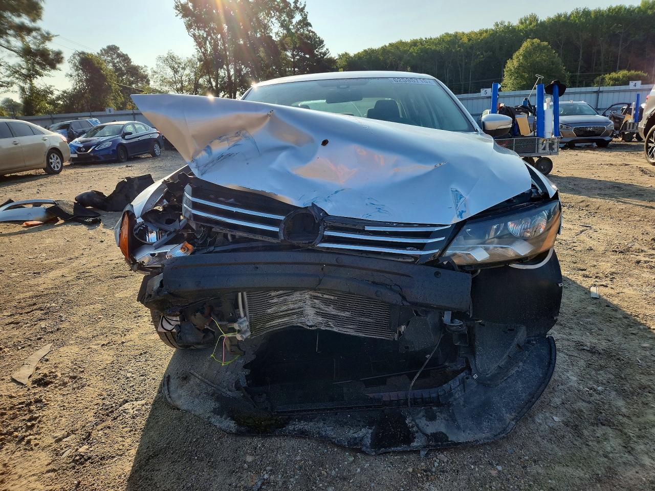 2013 Volkswagen Passat S Серебряный vin: 1VWAP7A31DC030840