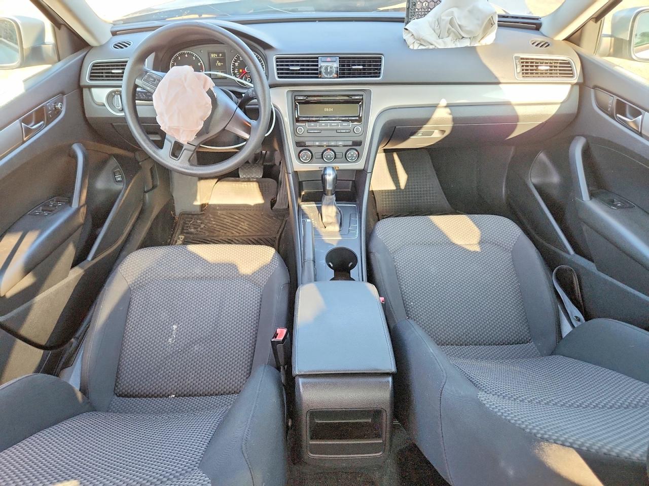 2013 Volkswagen Passat S Серебряный vin: 1VWAP7A31DC030840