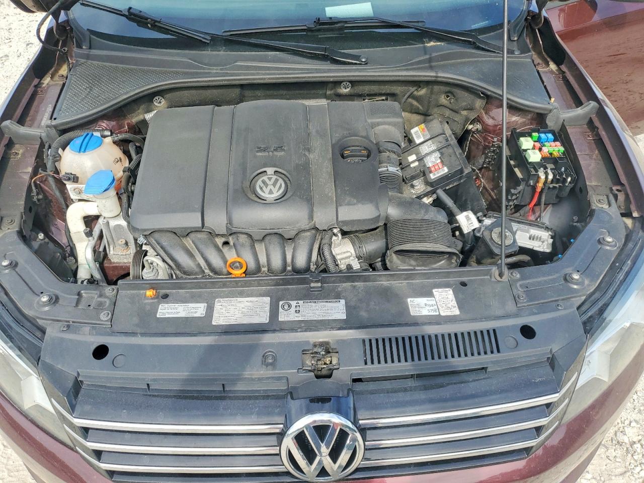2013 Volkswagen Passat S Burgundy vin: 1VWAP7A31DC065393