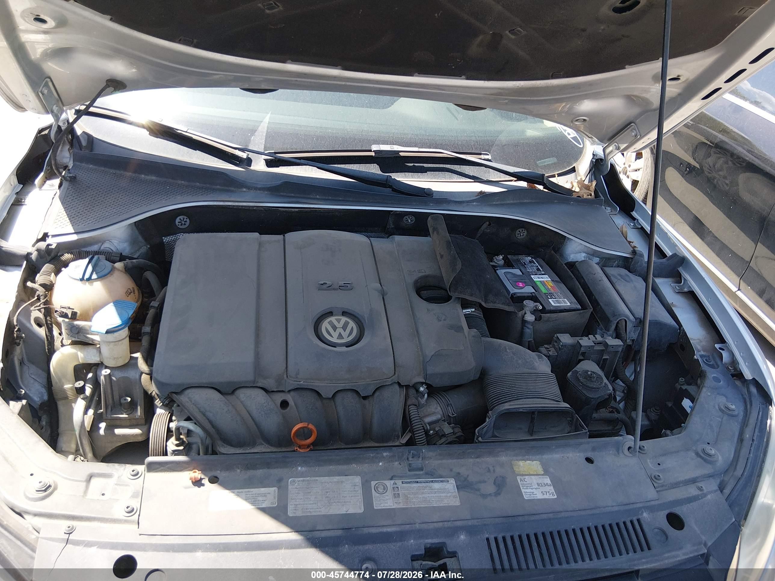 2013 Volkswagen Passat 2.5l S Silver vin: 1VWAP7A31DC075065