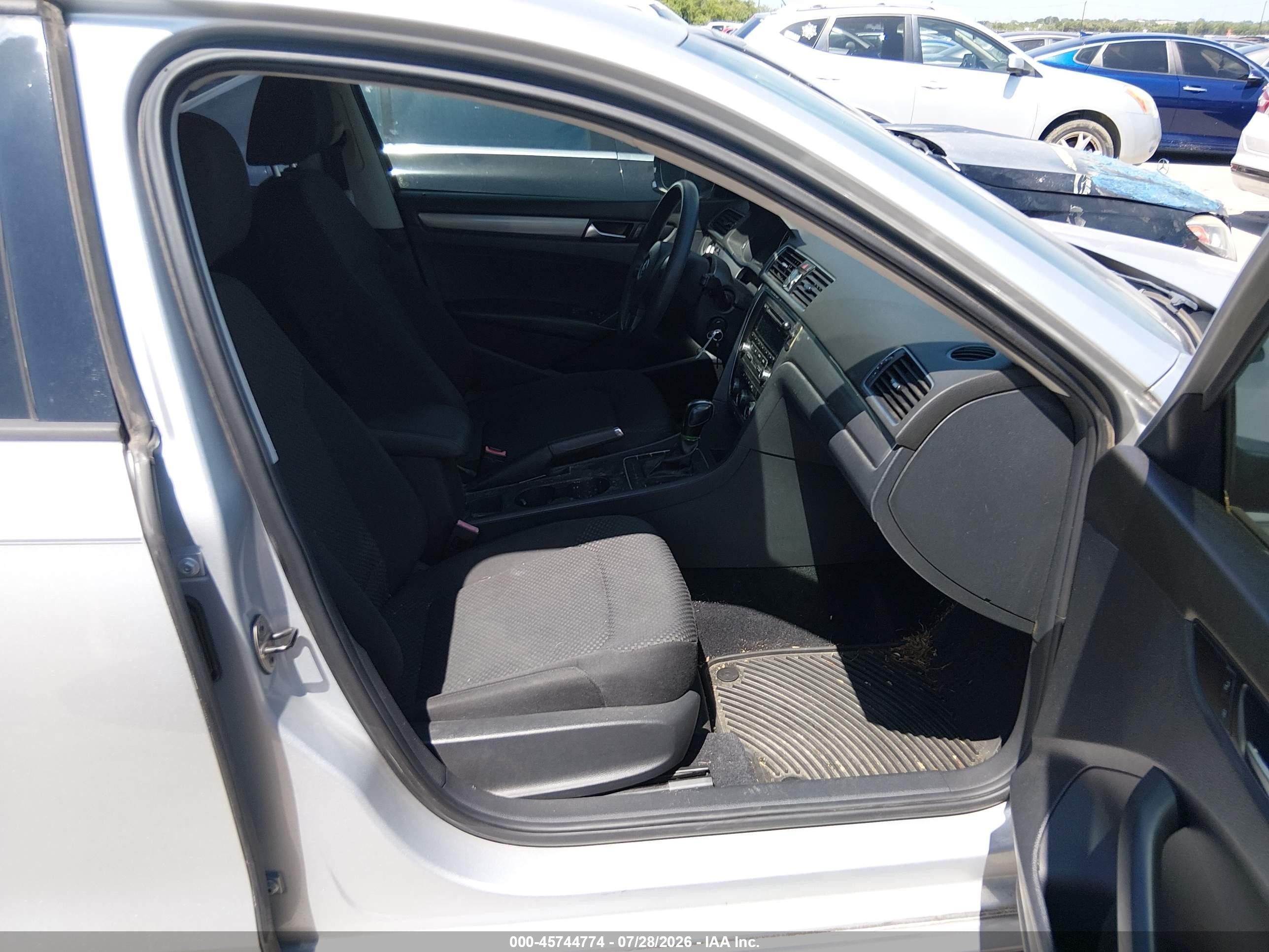 2013 Volkswagen Passat 2.5l S Silver vin: 1VWAP7A31DC075065