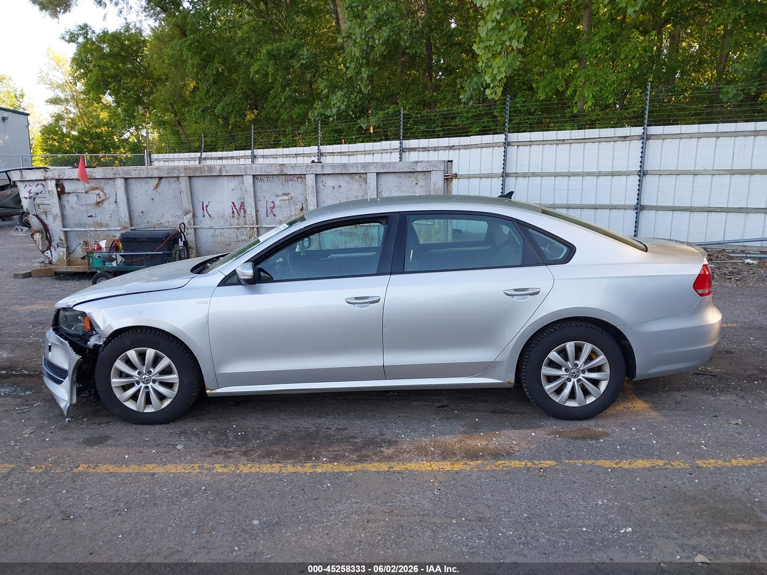 2013 Volkswagen Passat 2.5l Wolfsburg Edition Silver vin: 1VWAP7A31DC133904