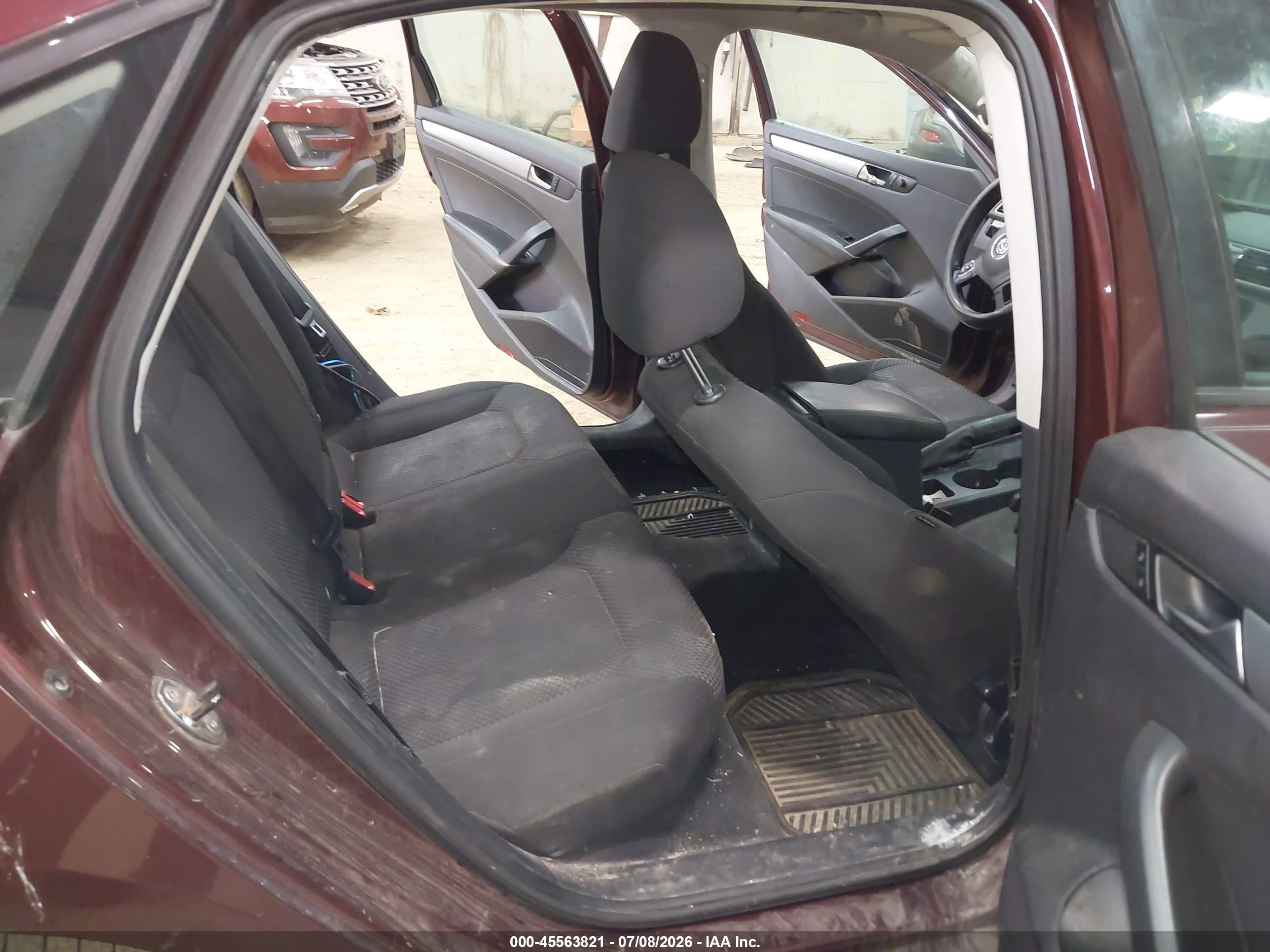 2014 Volkswagen Passat 2.5l S Purple vin: 1VWAP7A31EC012209