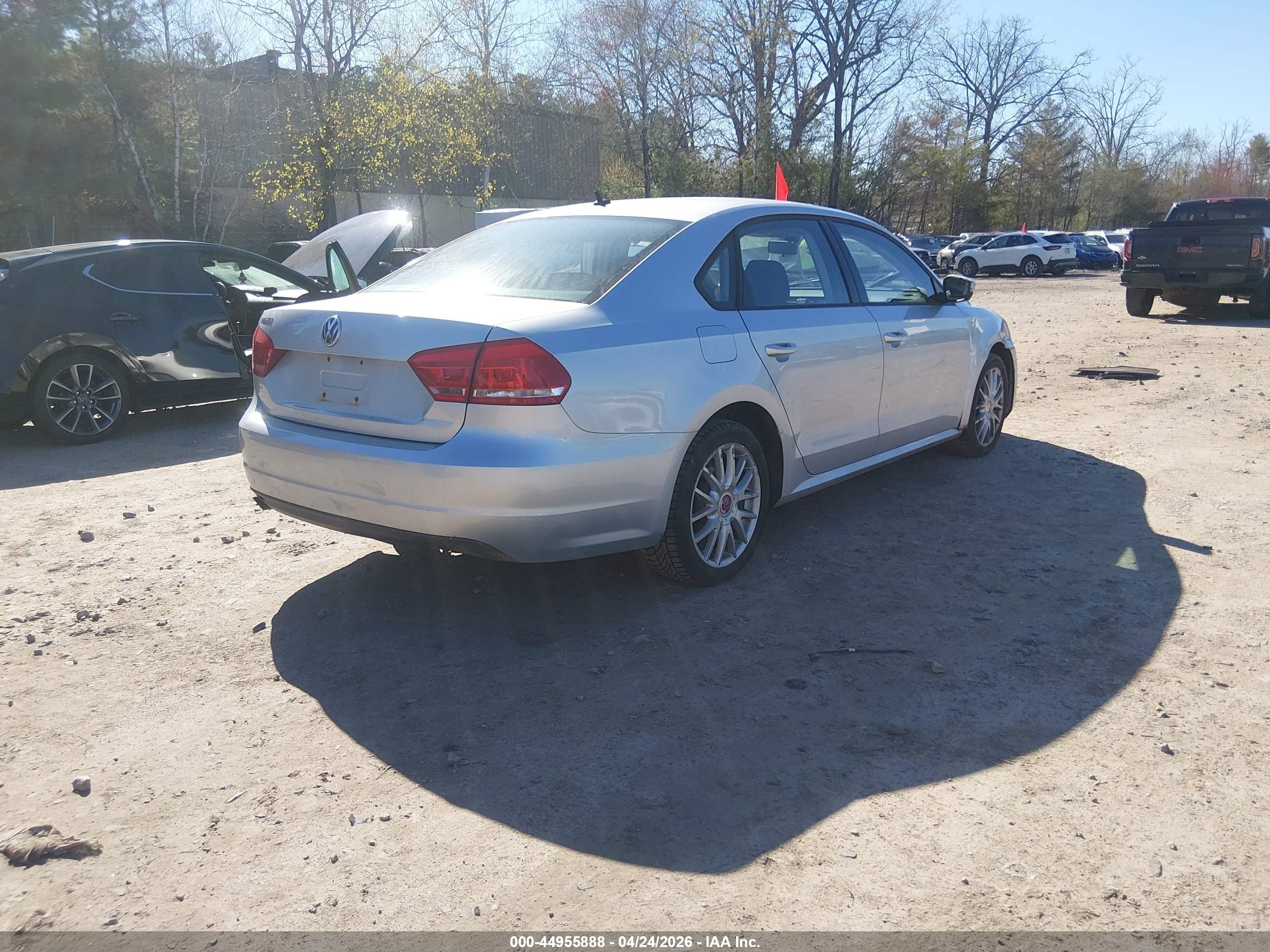 2014 Volkswagen Passat 2.5l S Silver vin: 1VWAP7A31EC020181