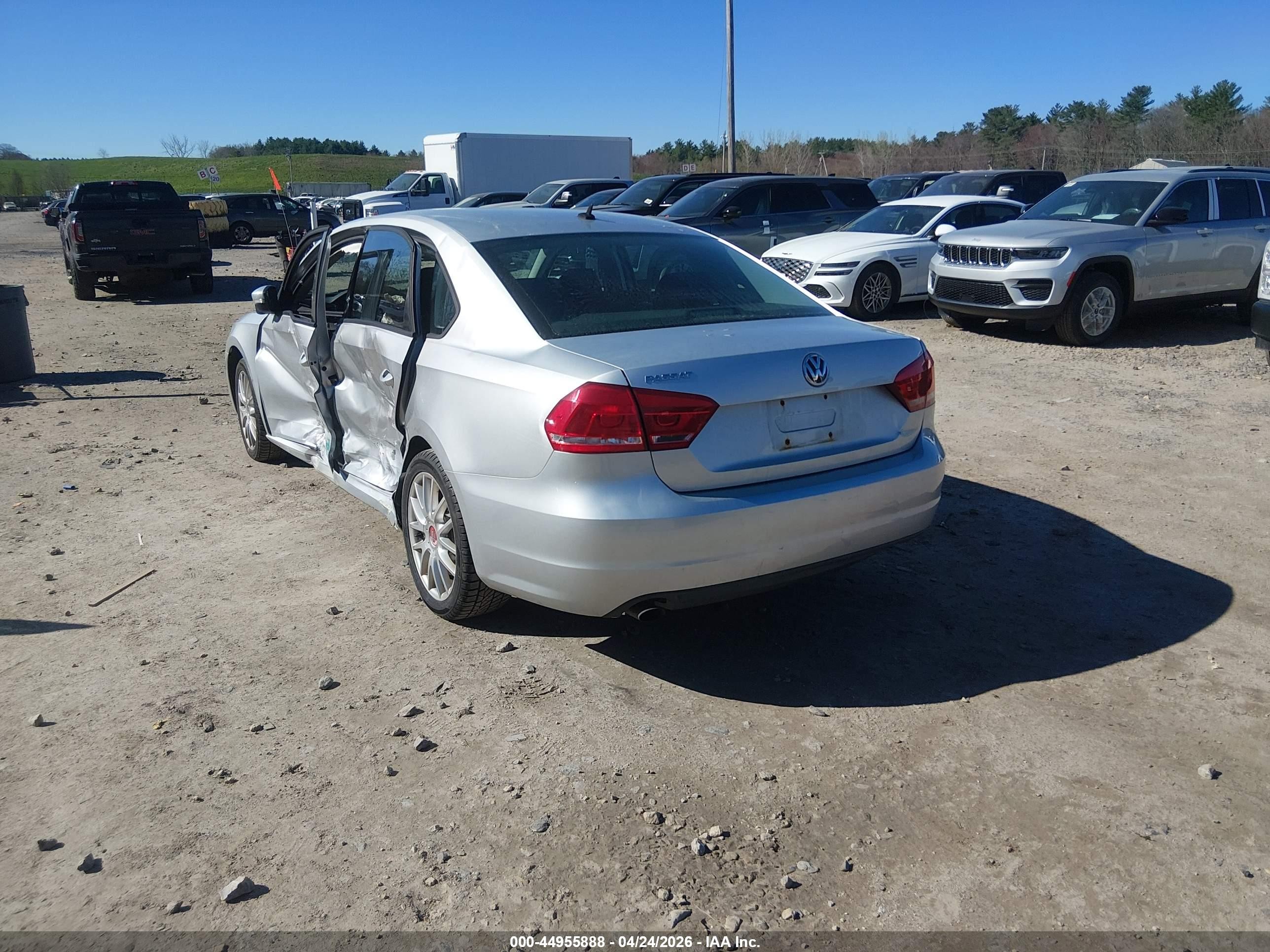 2014 Volkswagen Passat 2.5l S Silver vin: 1VWAP7A31EC020181