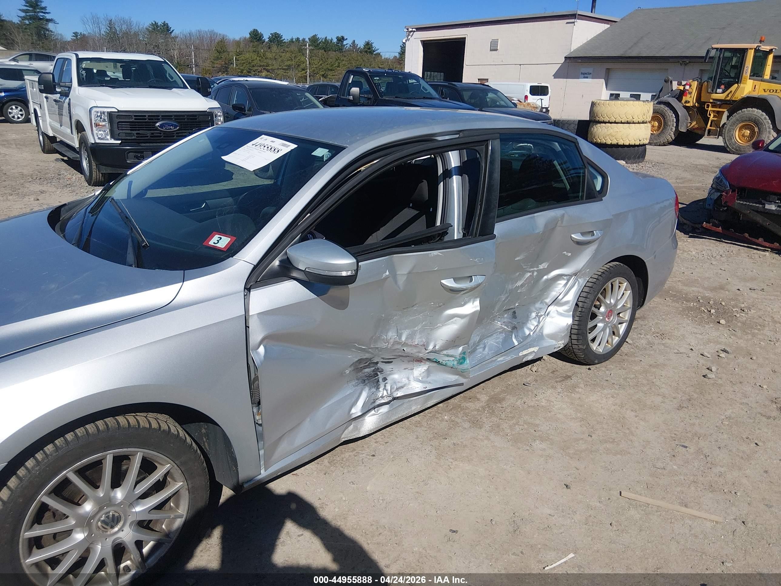 2014 Volkswagen Passat 2.5l S Silver vin: 1VWAP7A31EC020181