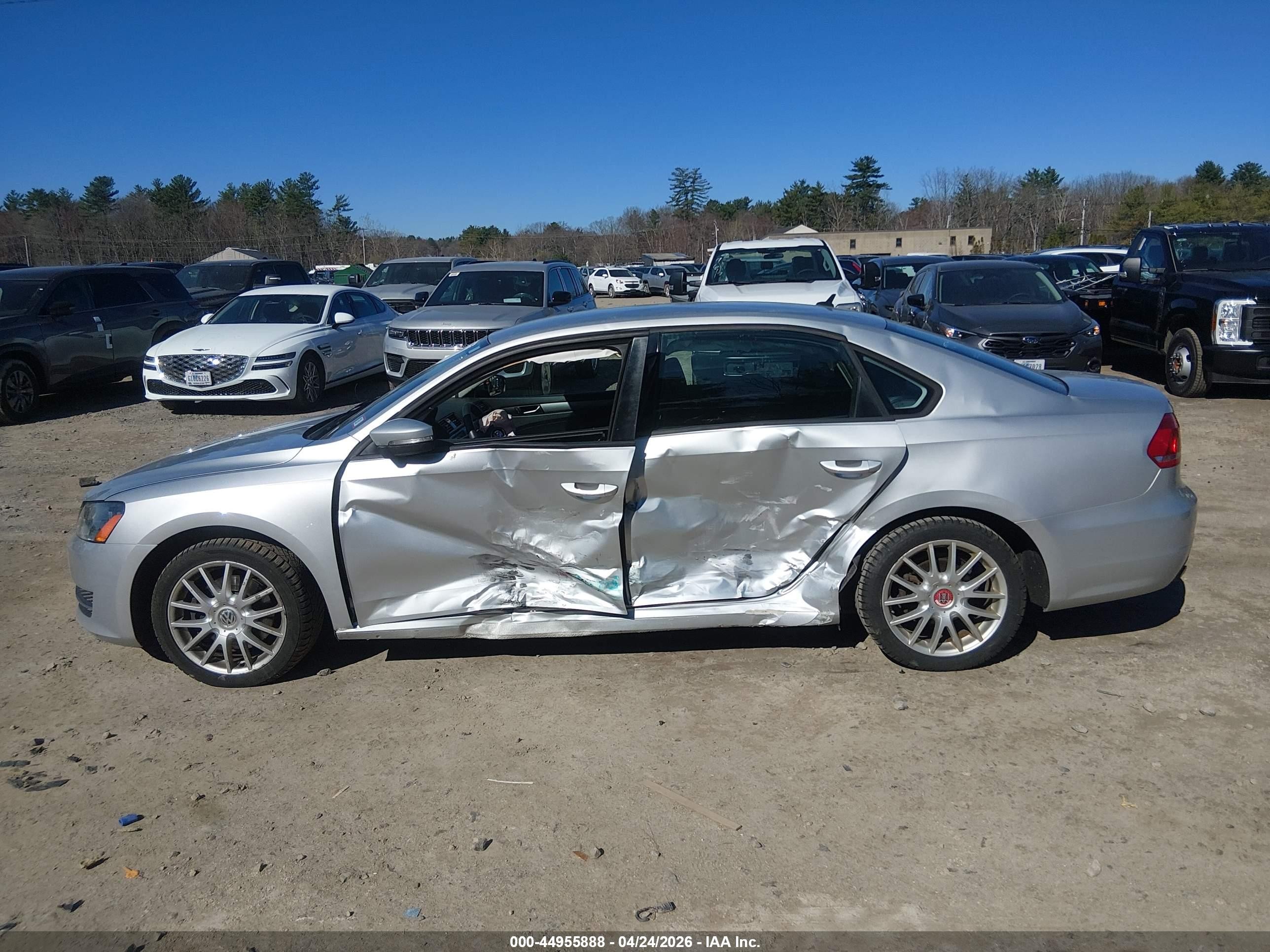 2014 Volkswagen Passat 2.5l S Silver vin: 1VWAP7A31EC020181