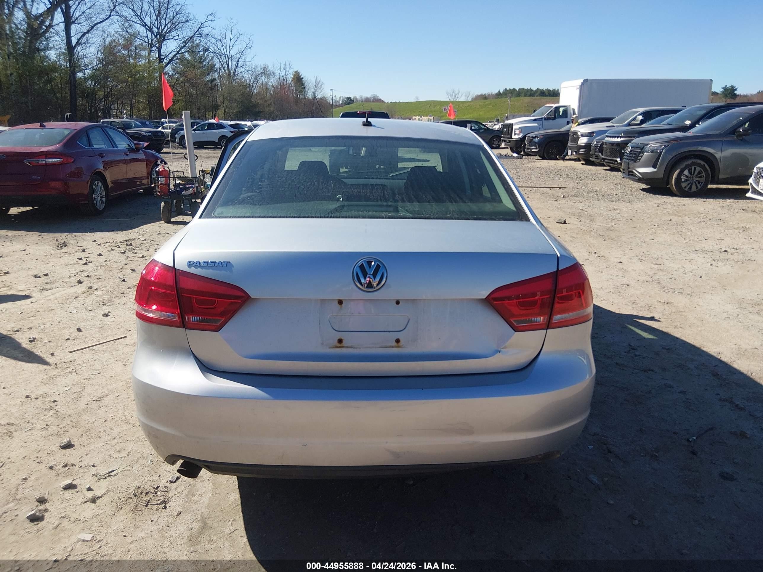 2014 Volkswagen Passat 2.5l S Silver vin: 1VWAP7A31EC020181
