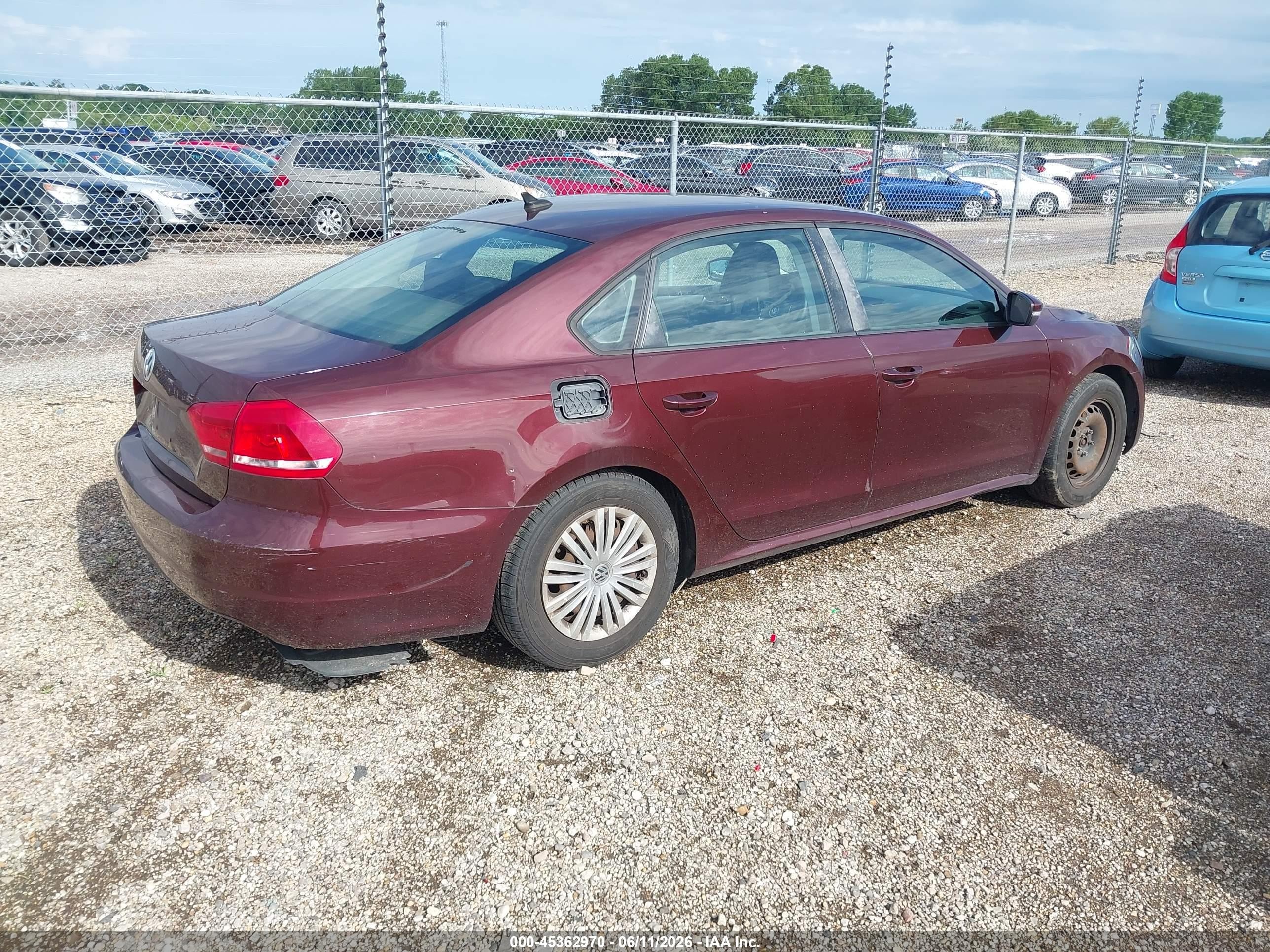 2014 Volkswagen Passat 2.5l S Purple vin: 1VWAP7A31EC025042