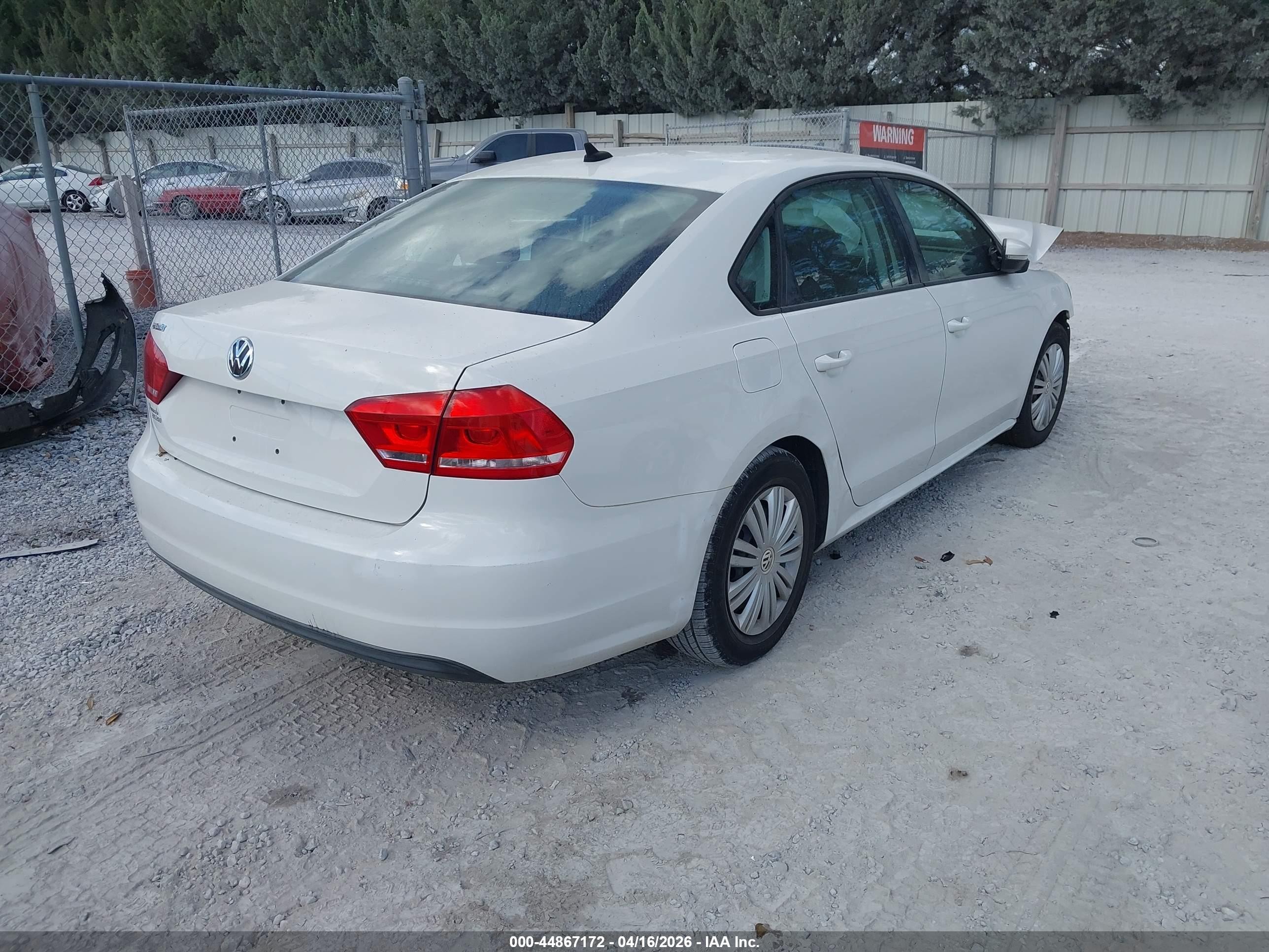 2014 Volkswagen Passat 2.5l S Белый vin: 1VWAP7A31EC026689