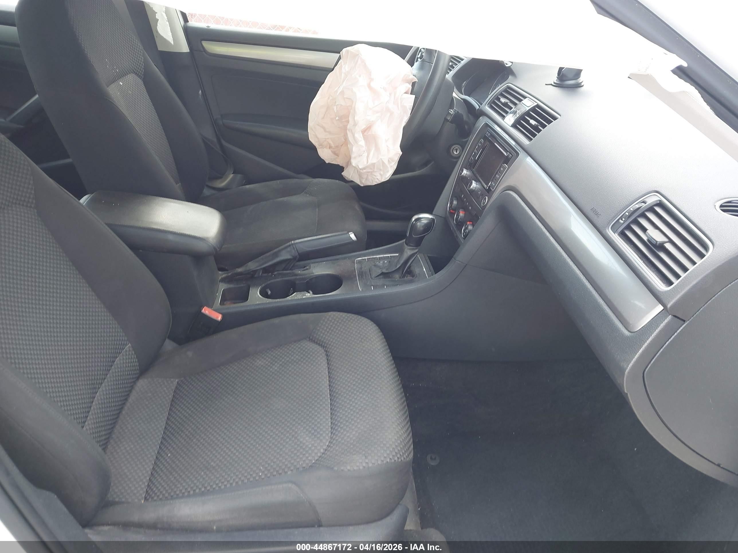 2014 Volkswagen Passat 2.5l S Белый vin: 1VWAP7A31EC026689