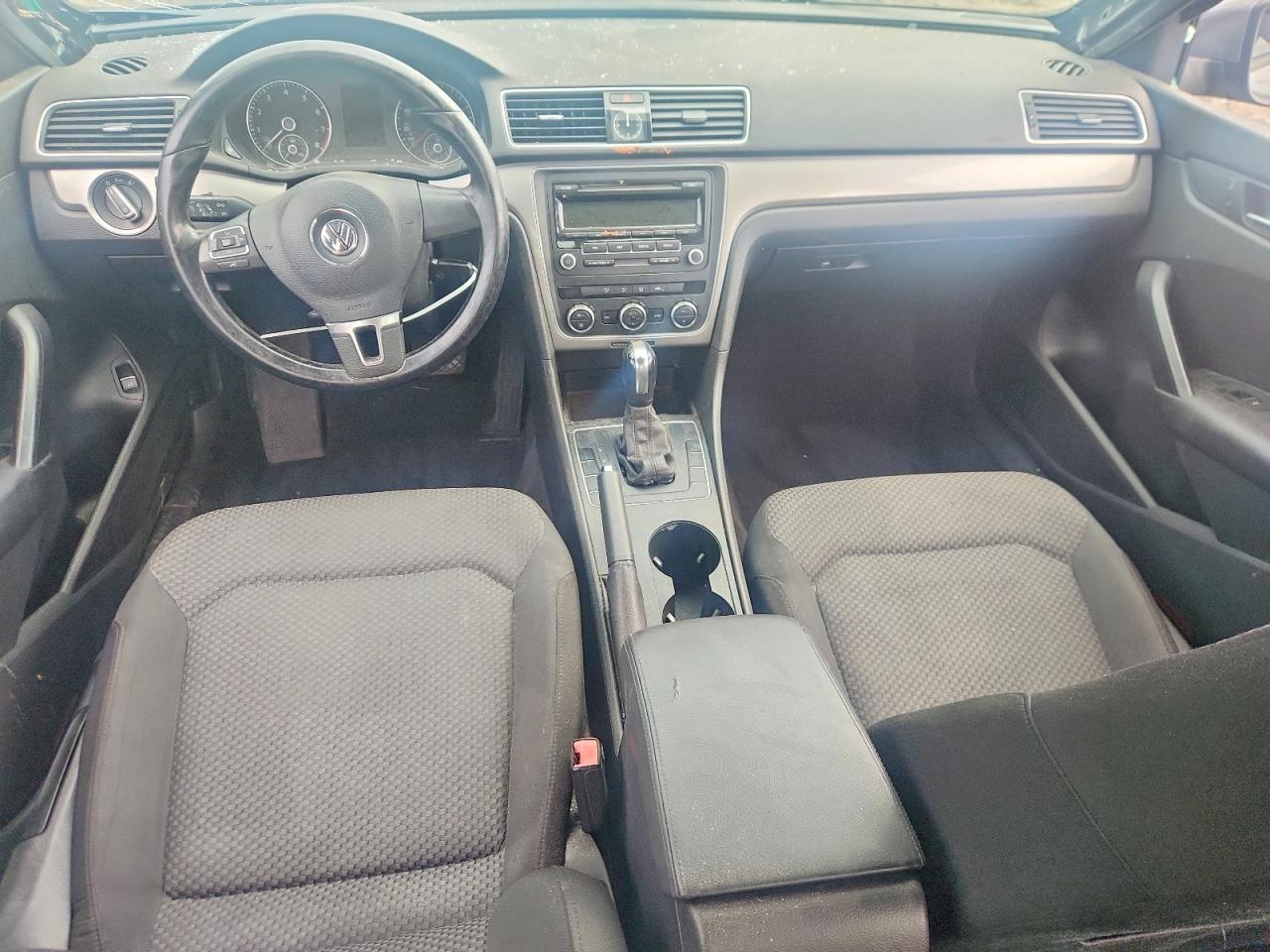 2012 Volkswagen Passat S Серый vin: 1VWAP7A32CC015391