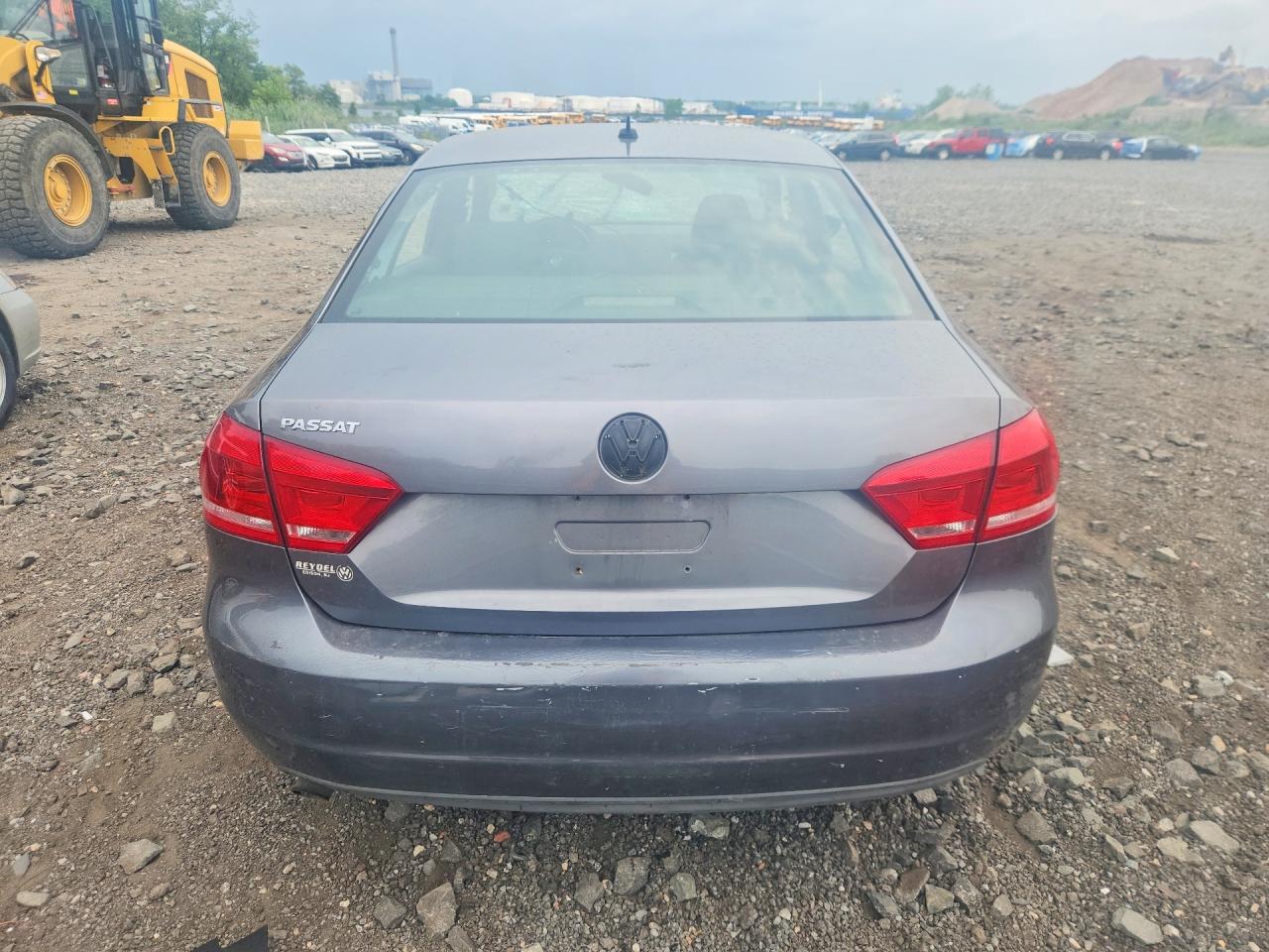 2012 Volkswagen Passat S Серый vin: 1VWAP7A32CC015391