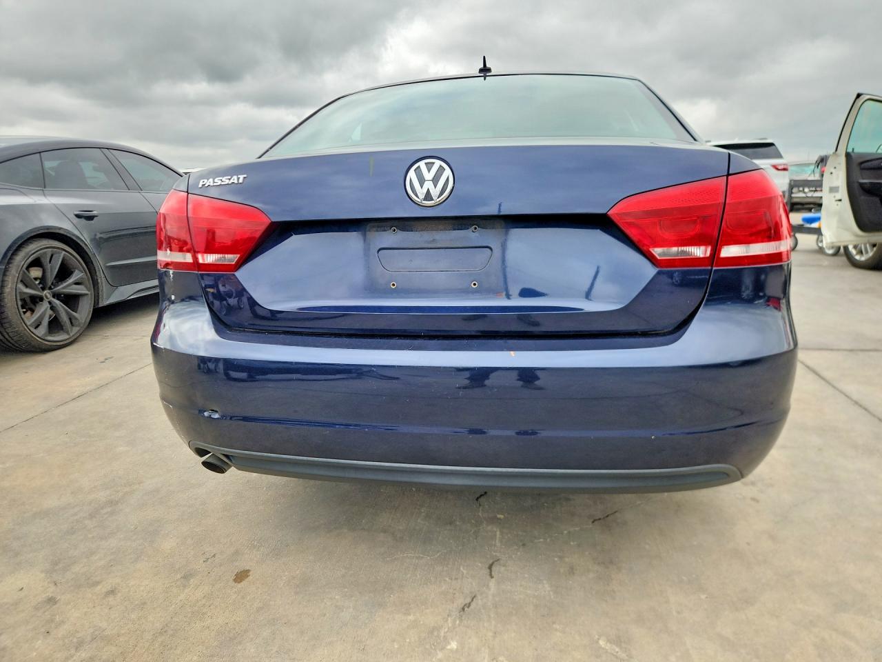 2012 Volkswagen Passat S Blue vin: 1VWAP7A32CC016511