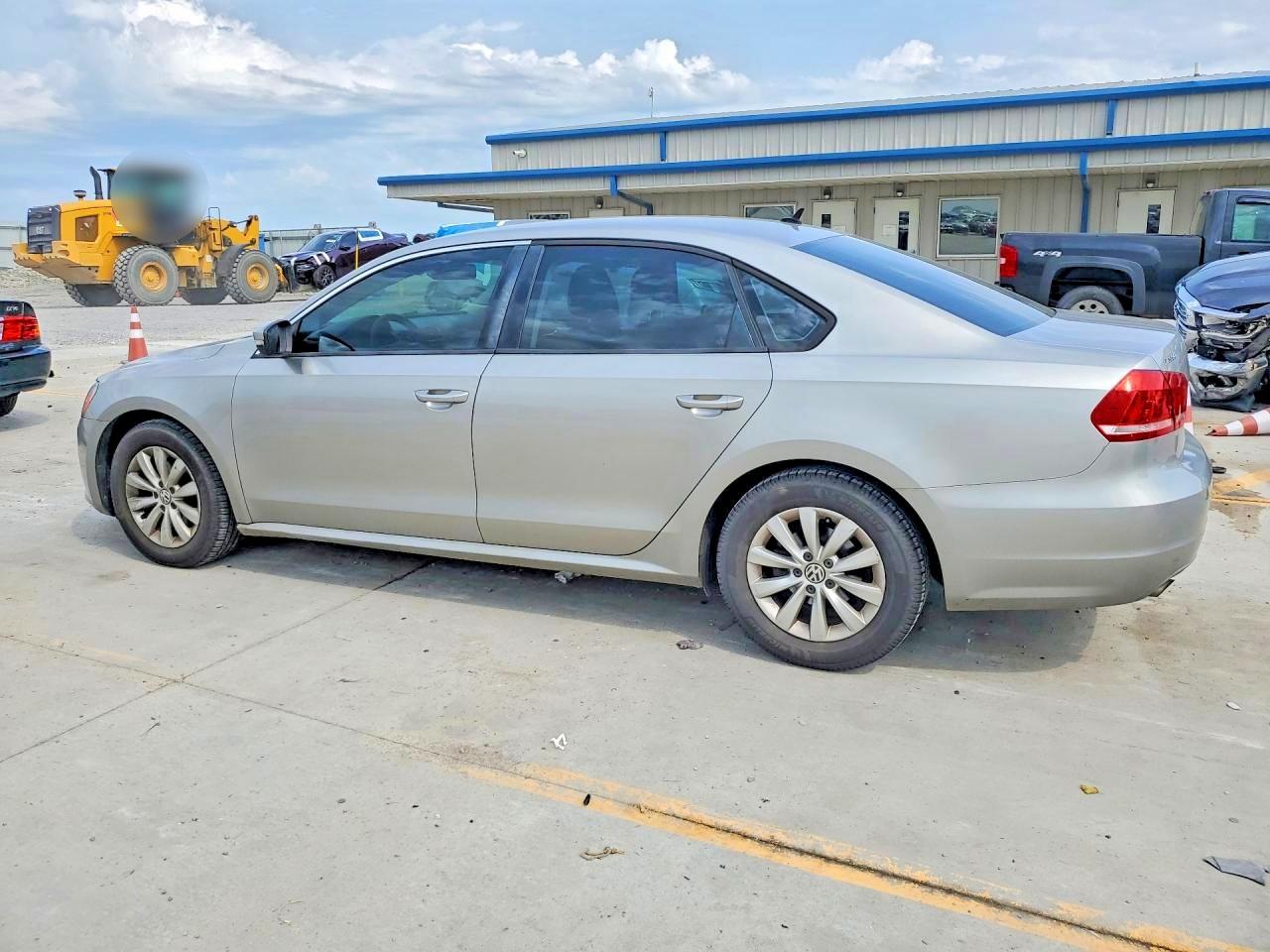 2013 Volkswagen Passat S Silver vin: 1VWAP7A32DC088102