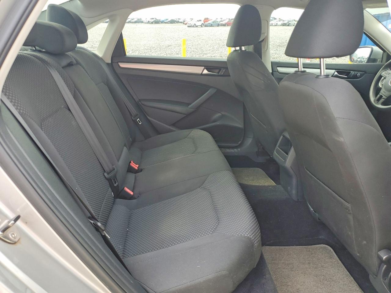 2013 Volkswagen Passat S Silver vin: 1VWAP7A32DC088102