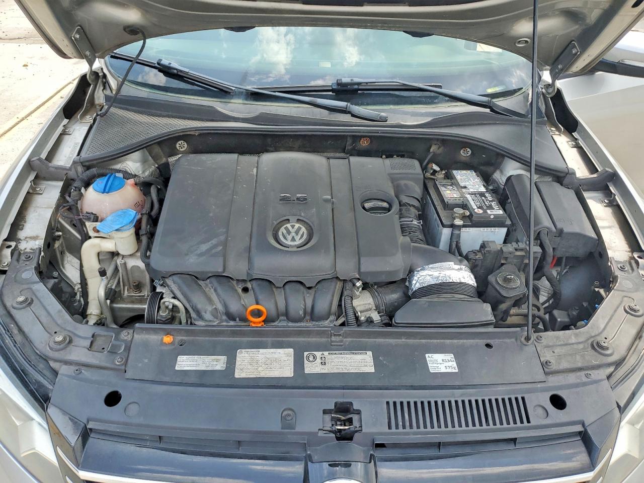 2013 Volkswagen Passat S Silver vin: 1VWAP7A32DC088102