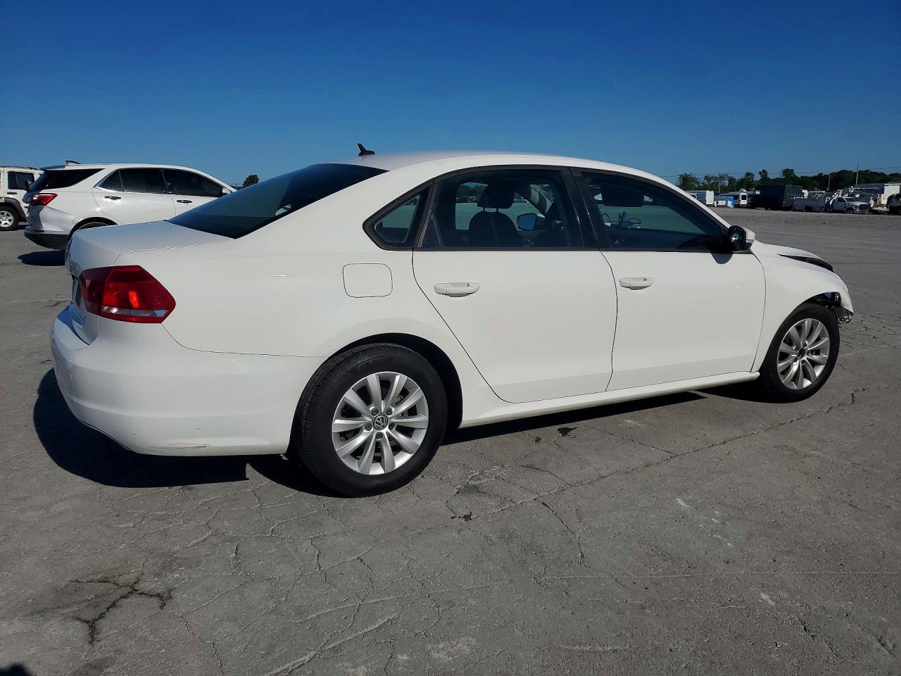 2013 Volkswagen Passat S White vin: 1VWAP7A32DC093977
