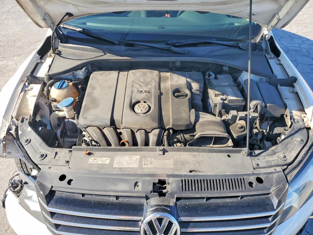 2013 Volkswagen Passat S White vin: 1VWAP7A32DC093977