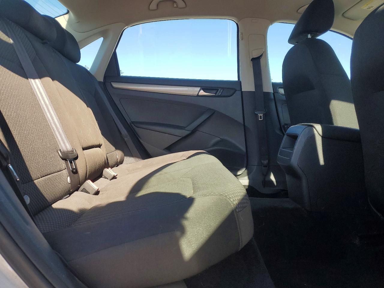 2013 Volkswagen Passat S White vin: 1VWAP7A32DC093977