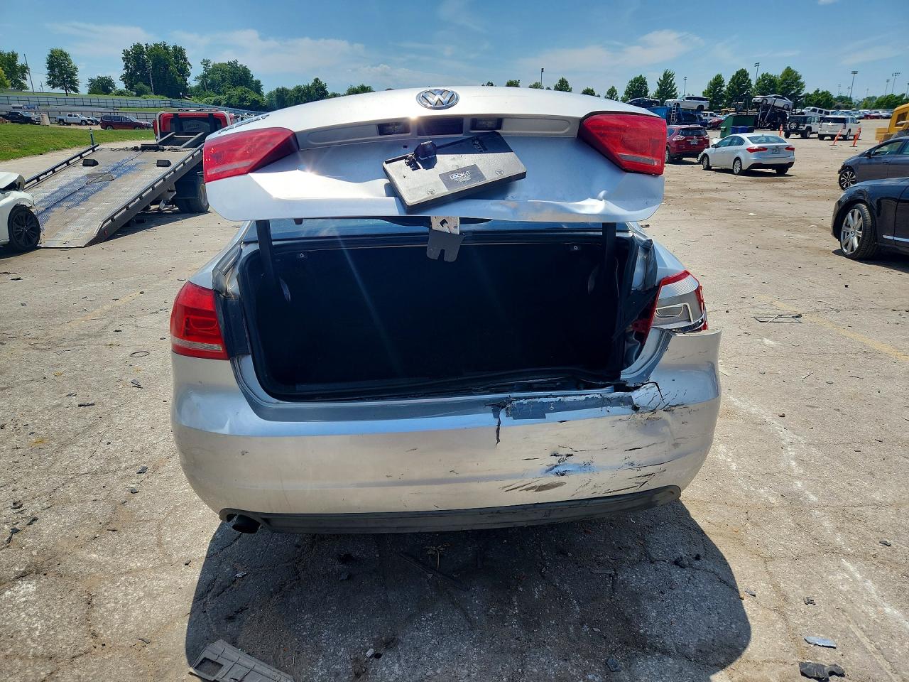 2013 Volkswagen Passat S Silver vin: 1VWAP7A32DC126878