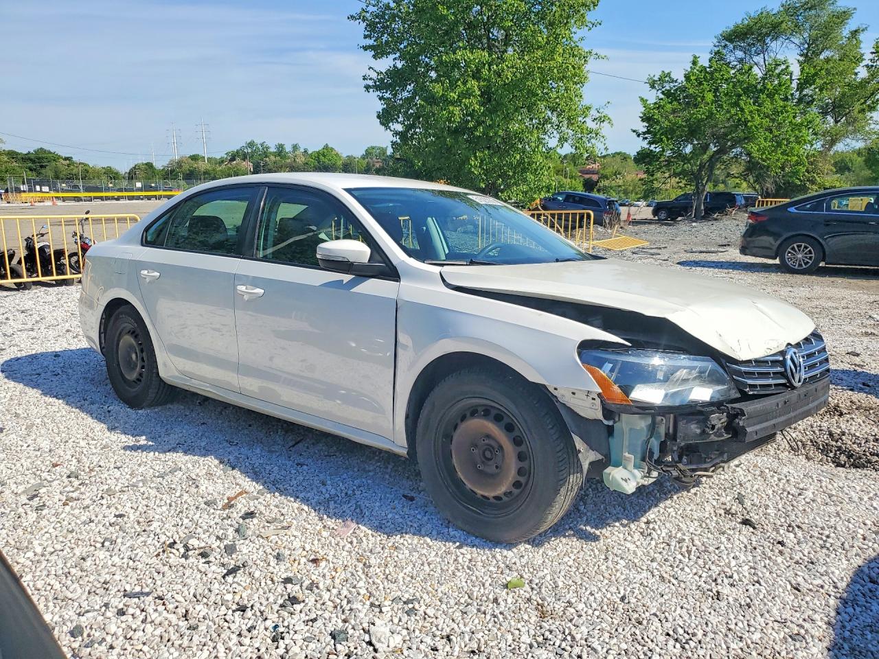 2013 Volkswagen Passat S White vin: 1VWAP7A32DC147813