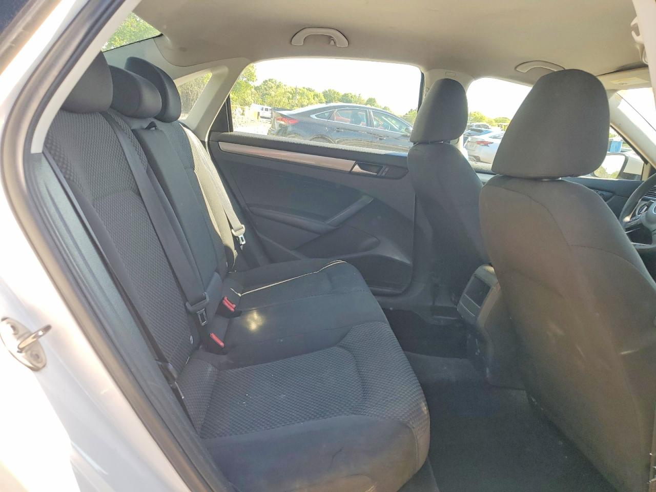 2013 Volkswagen Passat S White vin: 1VWAP7A32DC147813