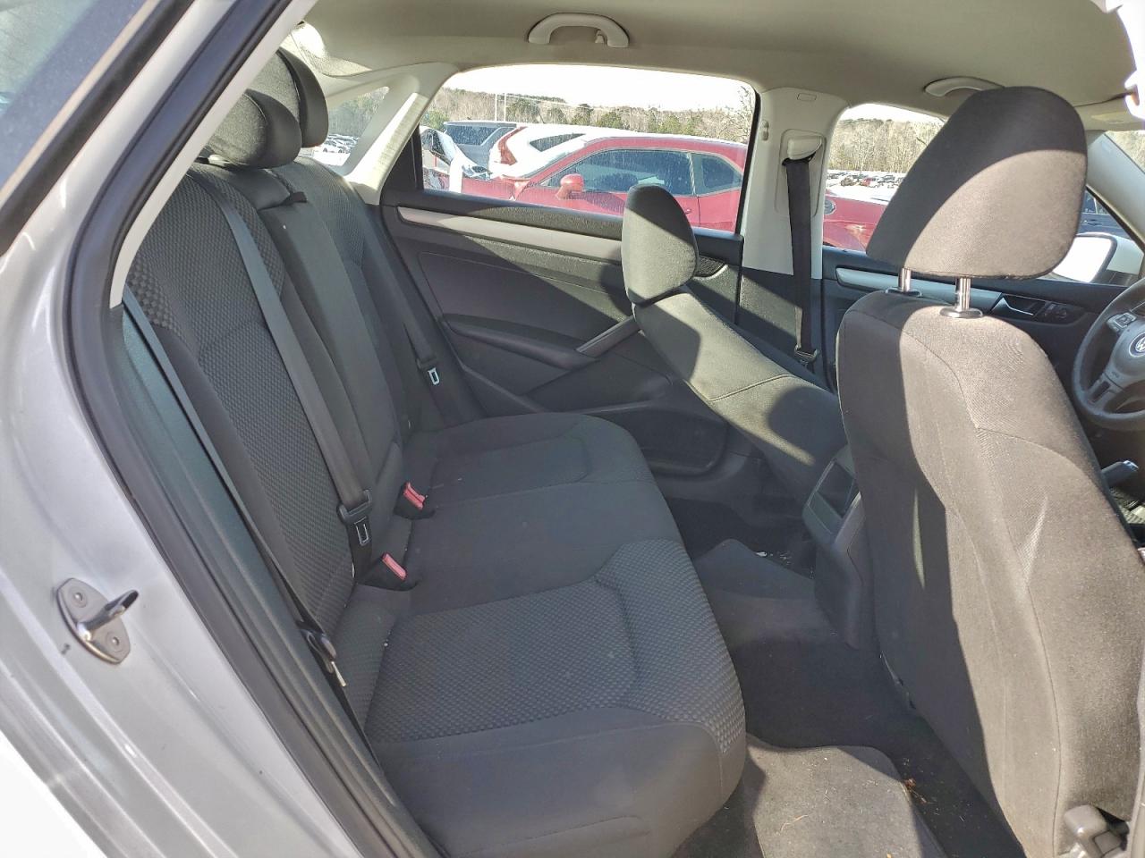 2014 Volkswagen Passat S White vin: 1VWAP7A32EC010324