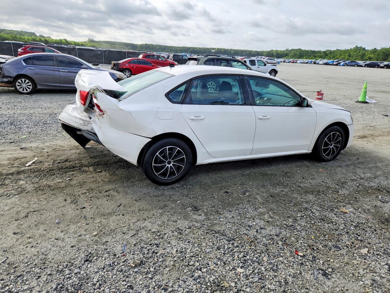 2014 Volkswagen Passat S White vin: 1VWAP7A32EC010324
