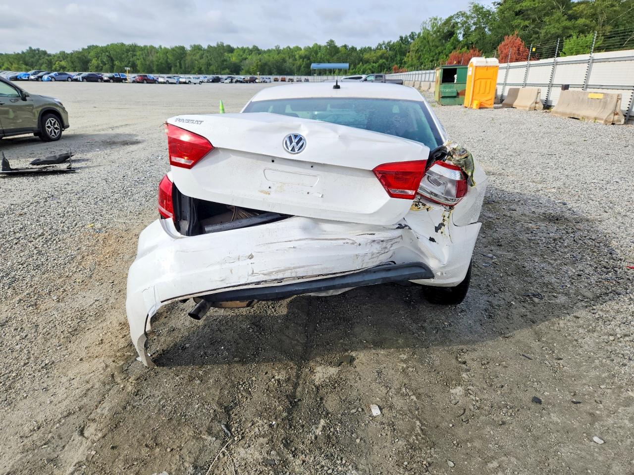2014 Volkswagen Passat S White vin: 1VWAP7A32EC010324