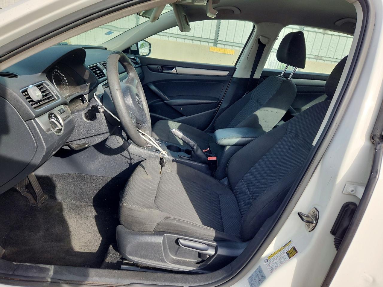 2014 Volkswagen Passat S White vin: 1VWAP7A32EC010324