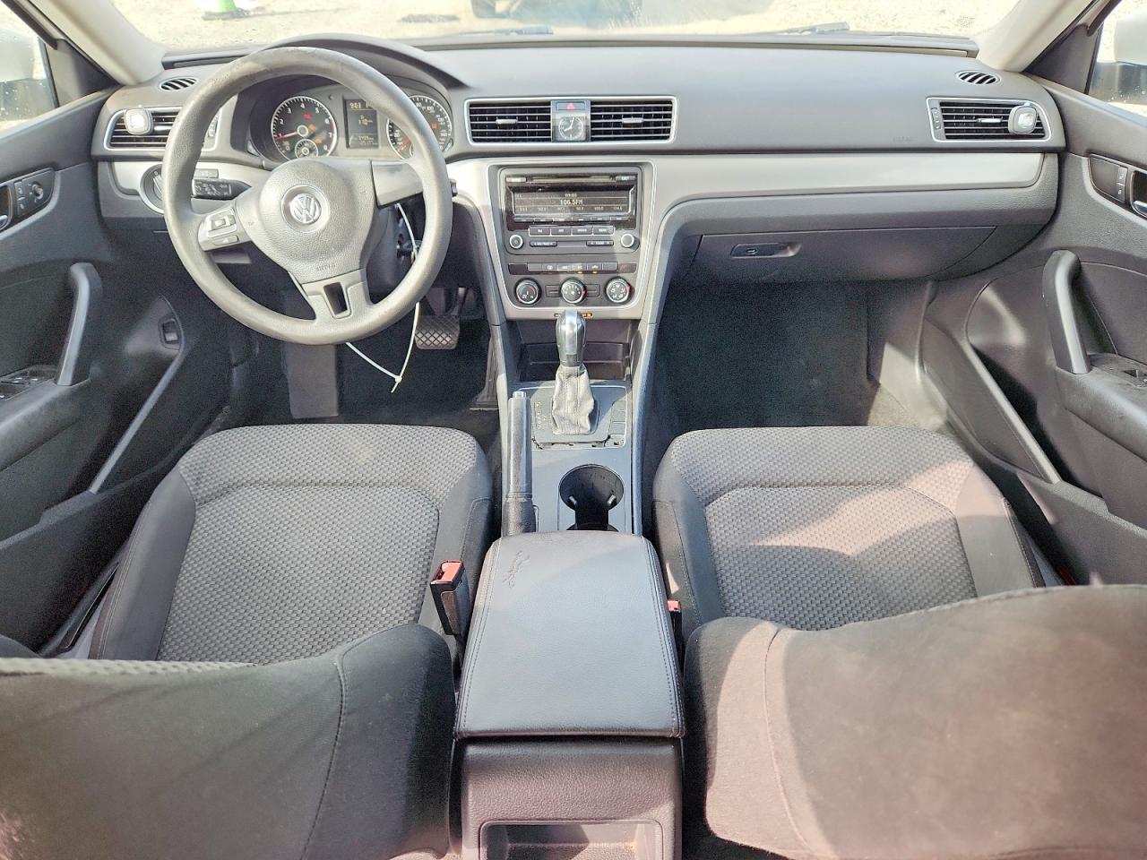 2014 Volkswagen Passat S Белый vin: 1VWAP7A32EC010324