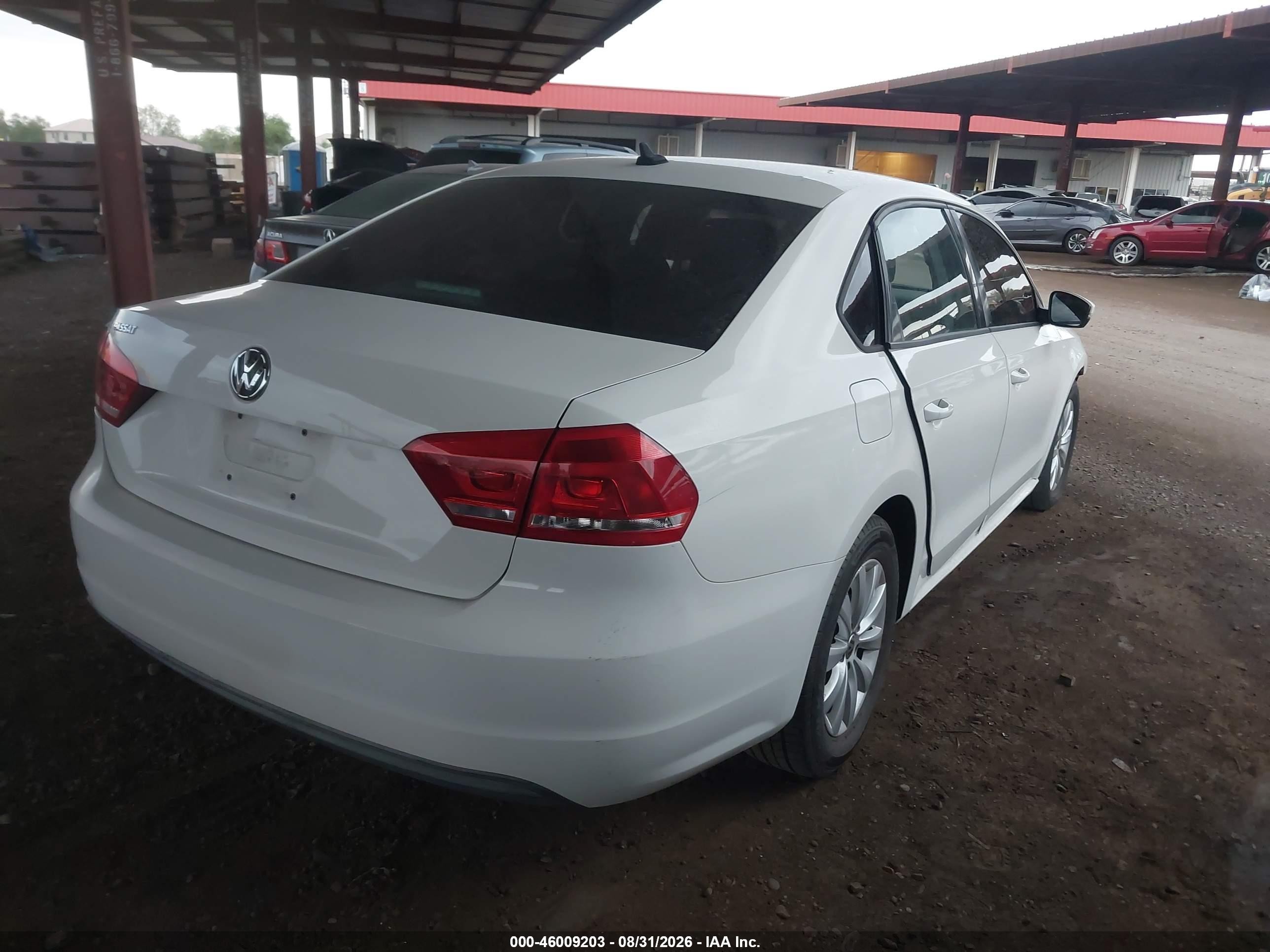 2014 Volkswagen Passat 2.5l Wolfsburg Edition White vin: 1VWAP7A32EC021923