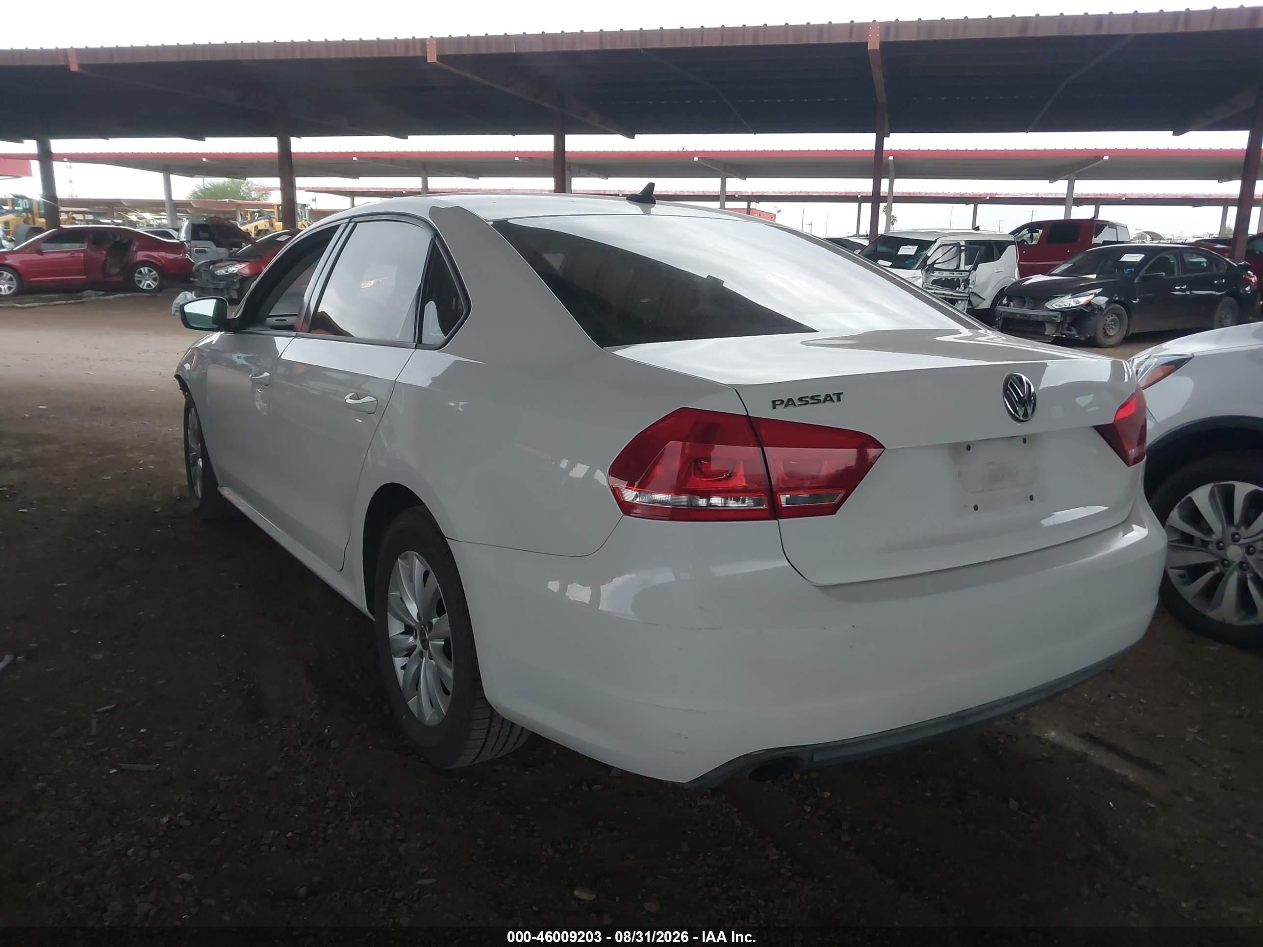 2014 Volkswagen Passat 2.5l Wolfsburg Edition White vin: 1VWAP7A32EC021923
